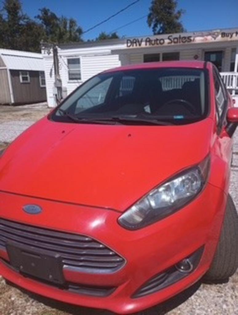 2015 Ford Fiesta SE's photo